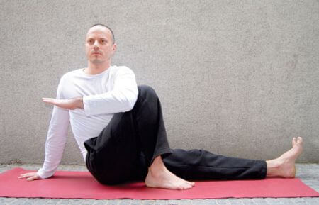 Jak joga wpływa na kręgosłup? - Yoga Medica